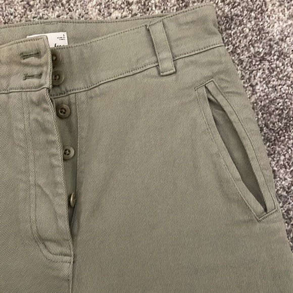 WORN ONCE Aritzia Modern Cargo Pant SIZE 6 in Sage Green - Picture 4 of 6